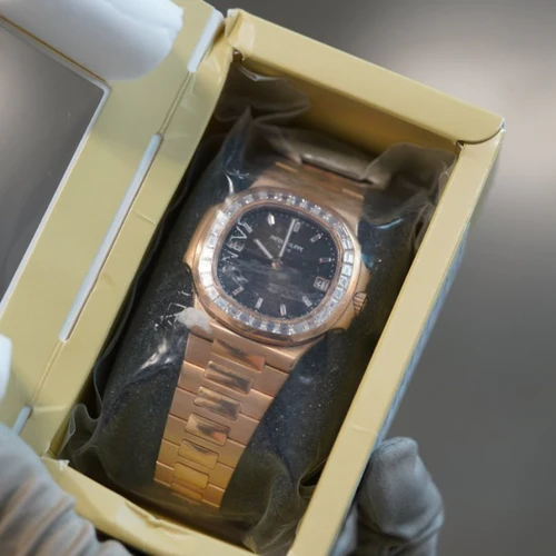 Buy Patek Philippe Nautilus 5723/1R-010 - Image 2