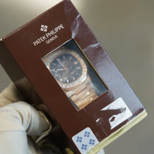 Buy Patek Philippe Nautilus 5723/1R-010 - Image 3