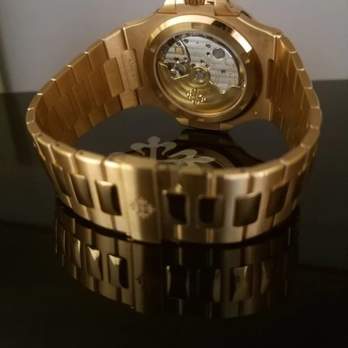 Patek Philippe 5711/1R Nautilus ROSE GOLD - Image 3