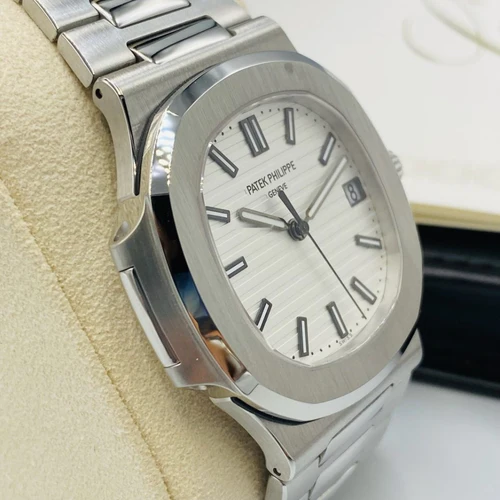 Patek Philippe Nautilus 5711/1A Discontinued - Image 3