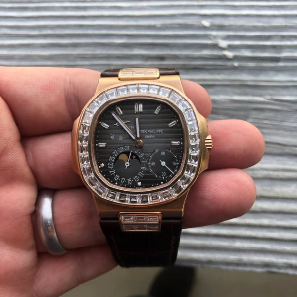 Patek Philippe Nautilus 5724R-001 Rose